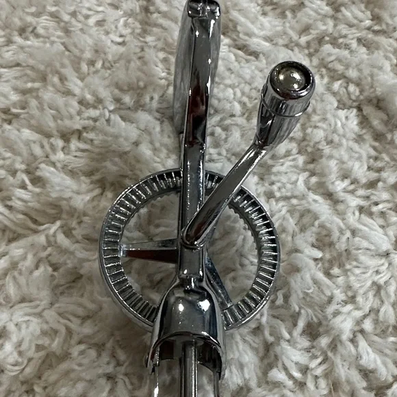 Vintage Hand-Crank Egg Beater Mixer in Shiny Chrome - Picture 3 of 5